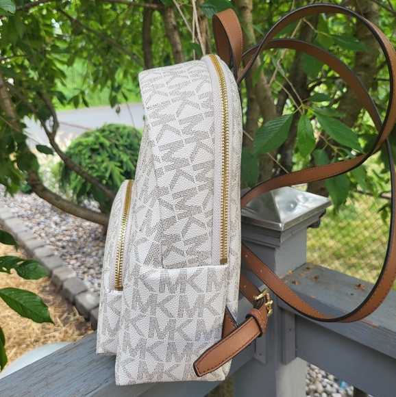 🔥SOLD🔥MICHAEL KORS🌻 ERIN MEDIUM MK LOGO SIGNATURE BACKPACK🎒 - Picture 5 of 13